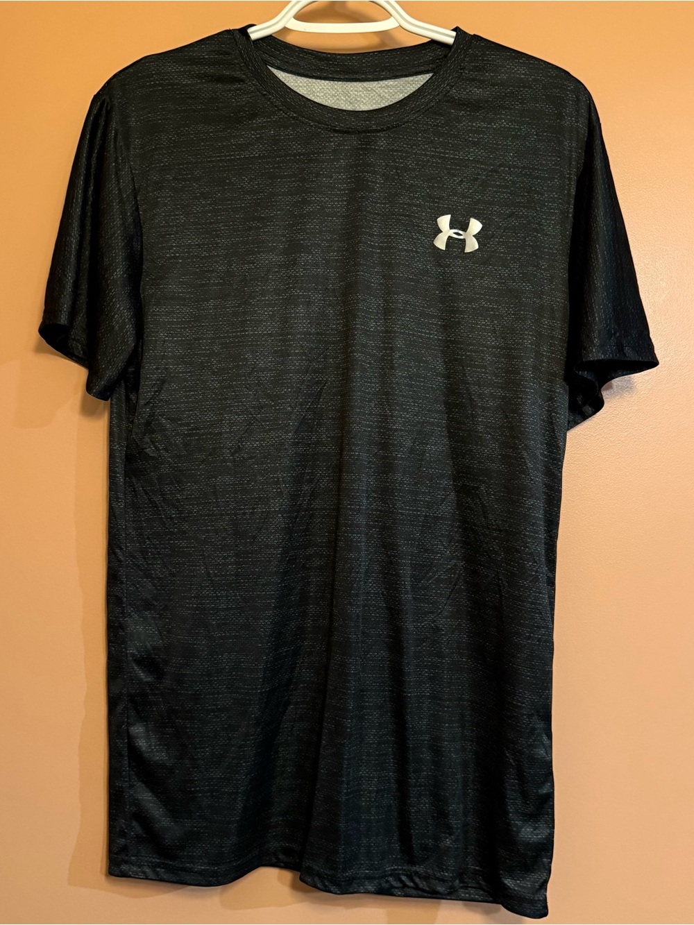 Under Armour Men’s M Black HeatGear Loose Fit Athletic Training Tee